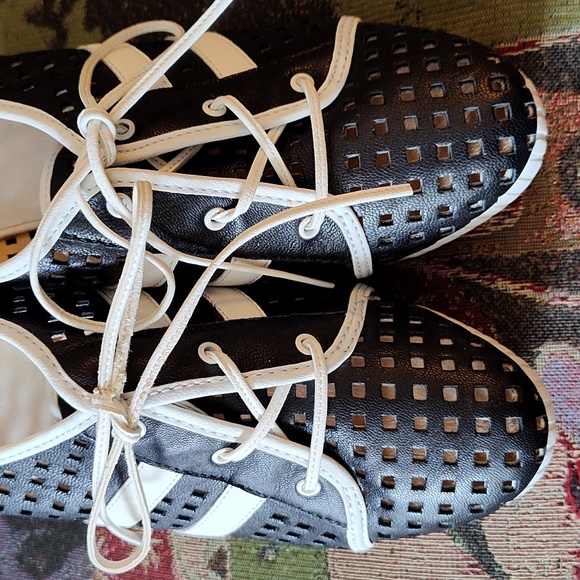 Michael Kors Perforated Wedge Heels 8.5M - Picture 2 of 8